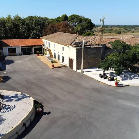 Holiday home Maison Spacieuse Pres De Avec Piscine Privee *