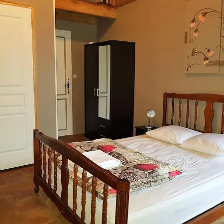 Maison Spacieuse Pres De Avec Piscine Privee