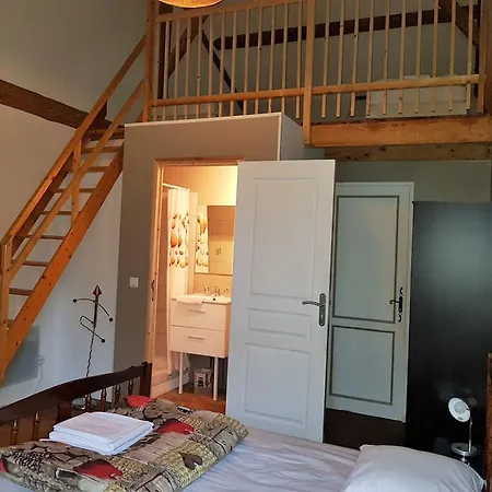 Holiday home Maison Spacieuse Pres De Avec Piscine Privee *